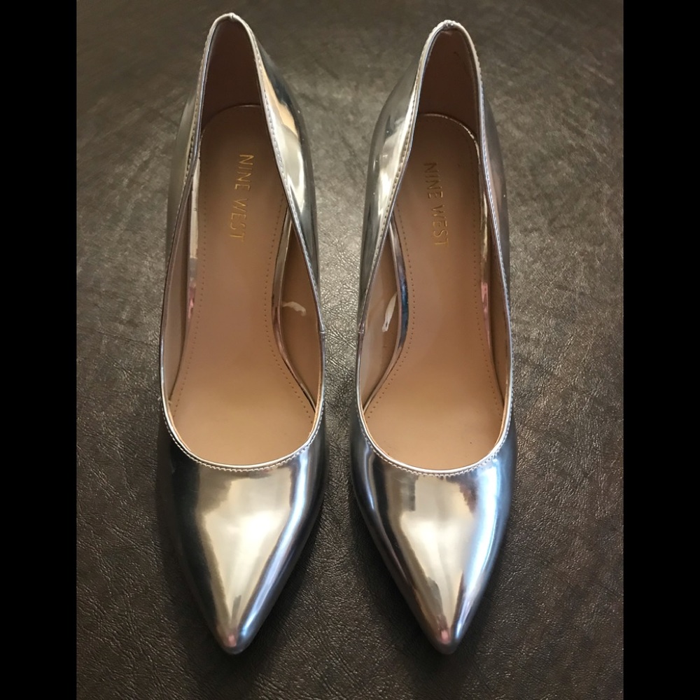 Nine West silver patent leather pumps size 7